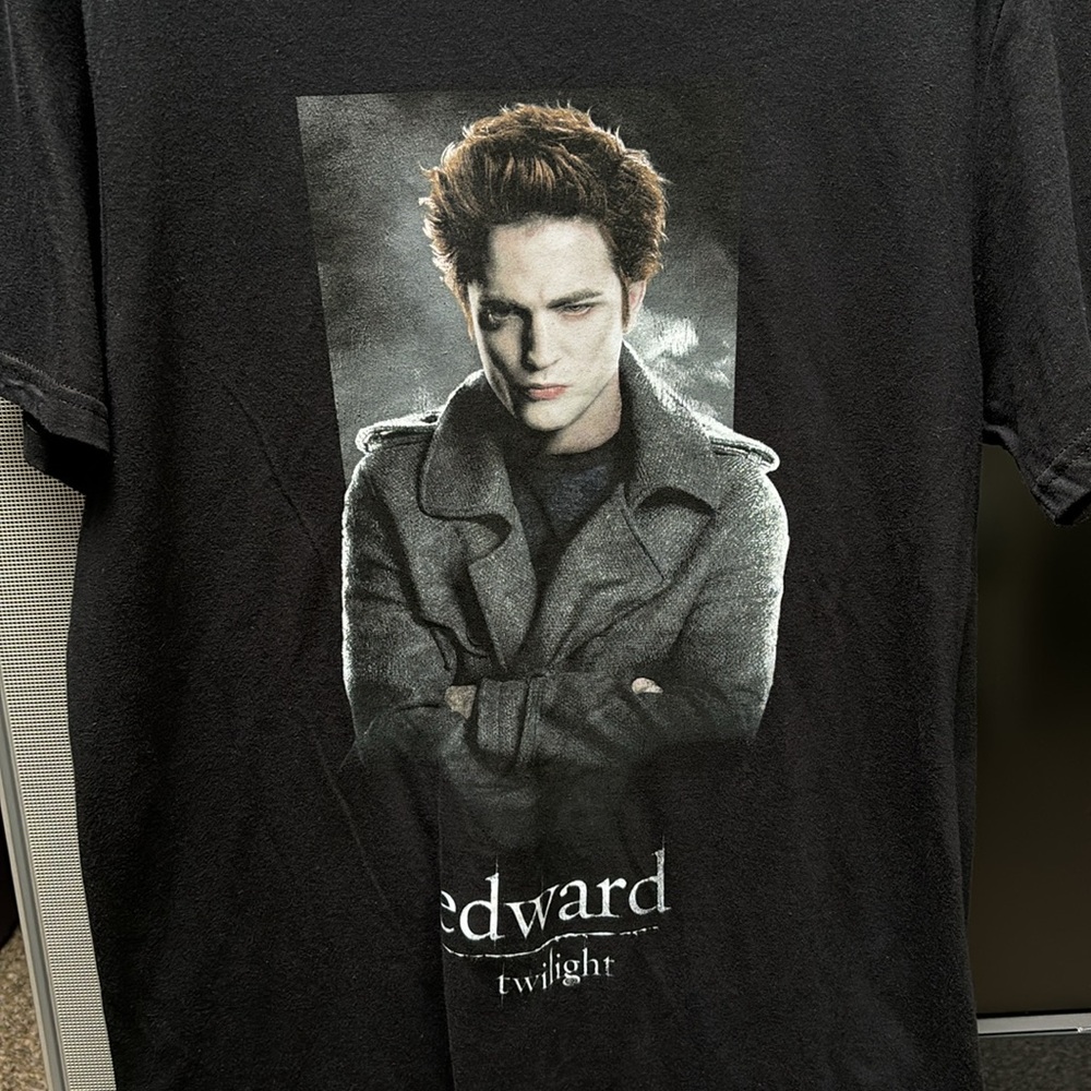 Twilight Edward Cullen T Shirt Sz Men’s Medium NWT - Picture 2 of 5